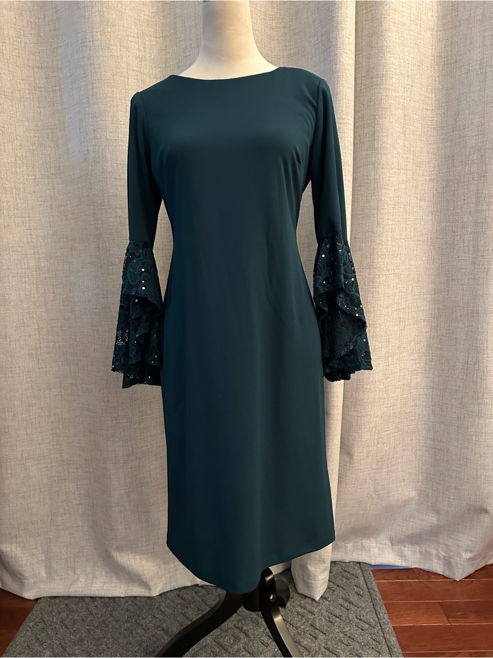Green Bell-Sleeve Midi Dress with Lace Accents